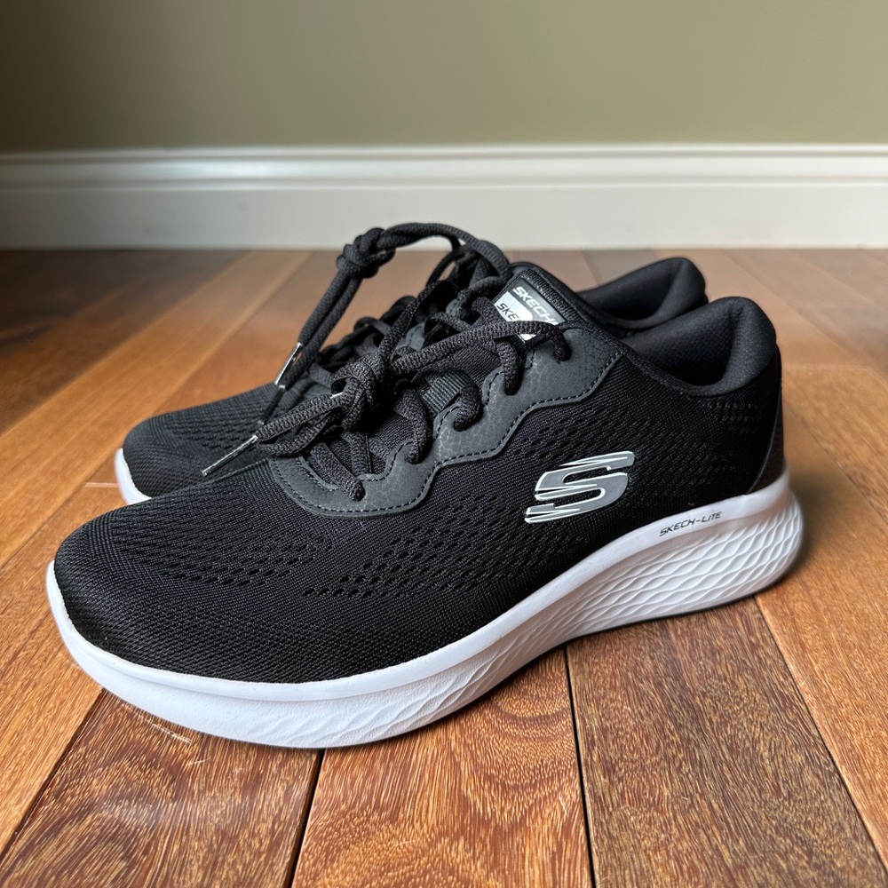 Womens Skechers Skech-Lite Pro Perfect Time Sneaker - Black White Size 9.5 M US